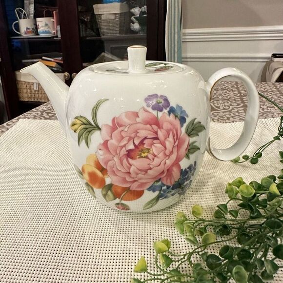 Royal Worcester Pershore Teapot with Lid‎ Fine Porcelain Gold Trim Vintage - Picture 1 of 10